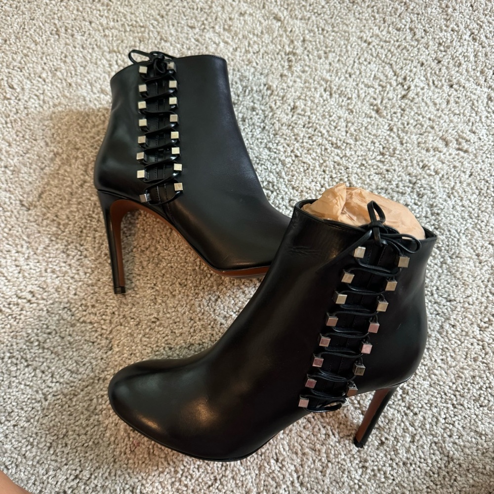 Alaia lace heels